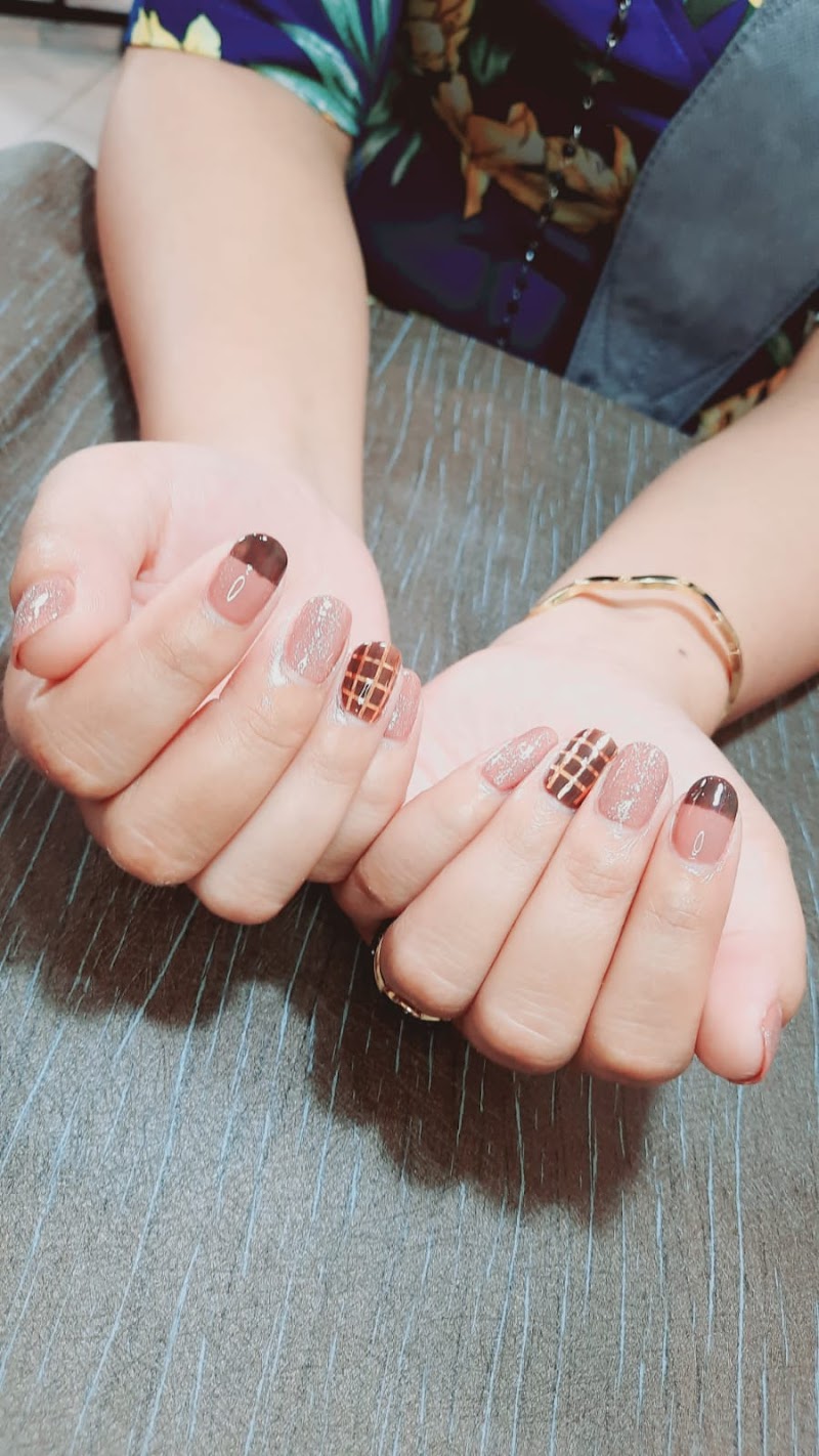 Adeq Yoe Profesional Hair and Makeup Salon Malang Kota - Day Spa in Malang Kota