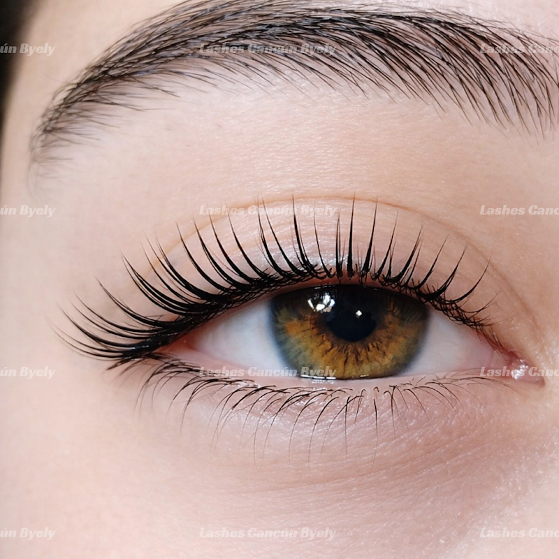 Ali Lashes Cancún photo