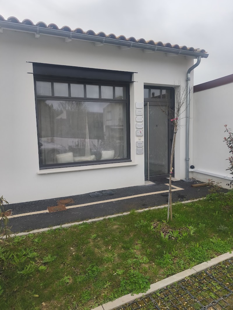 Amandine Girodos Massage et Huiles Essentielles Villedoux - Day Spa in Villedoux