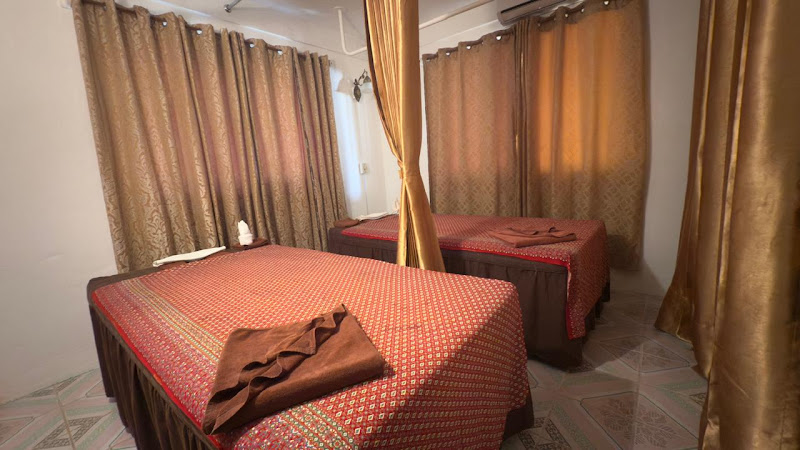 Apinan's Royal Thai Emporium Saipan