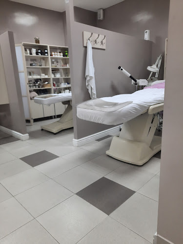 Aura Profi kozmetičko frizerski salon Šabac, Masarikova 2 - Day Spa in Šabac