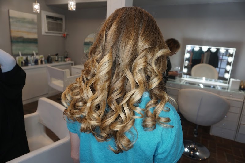 Aura Salon & Style Bar Chappaqua - Day Spa in Chappaqua