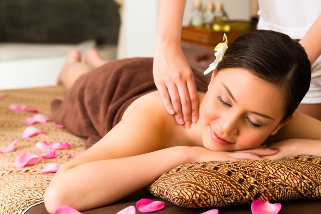 Body massages woman Behala Kolkata - Day Spa in Kolkata