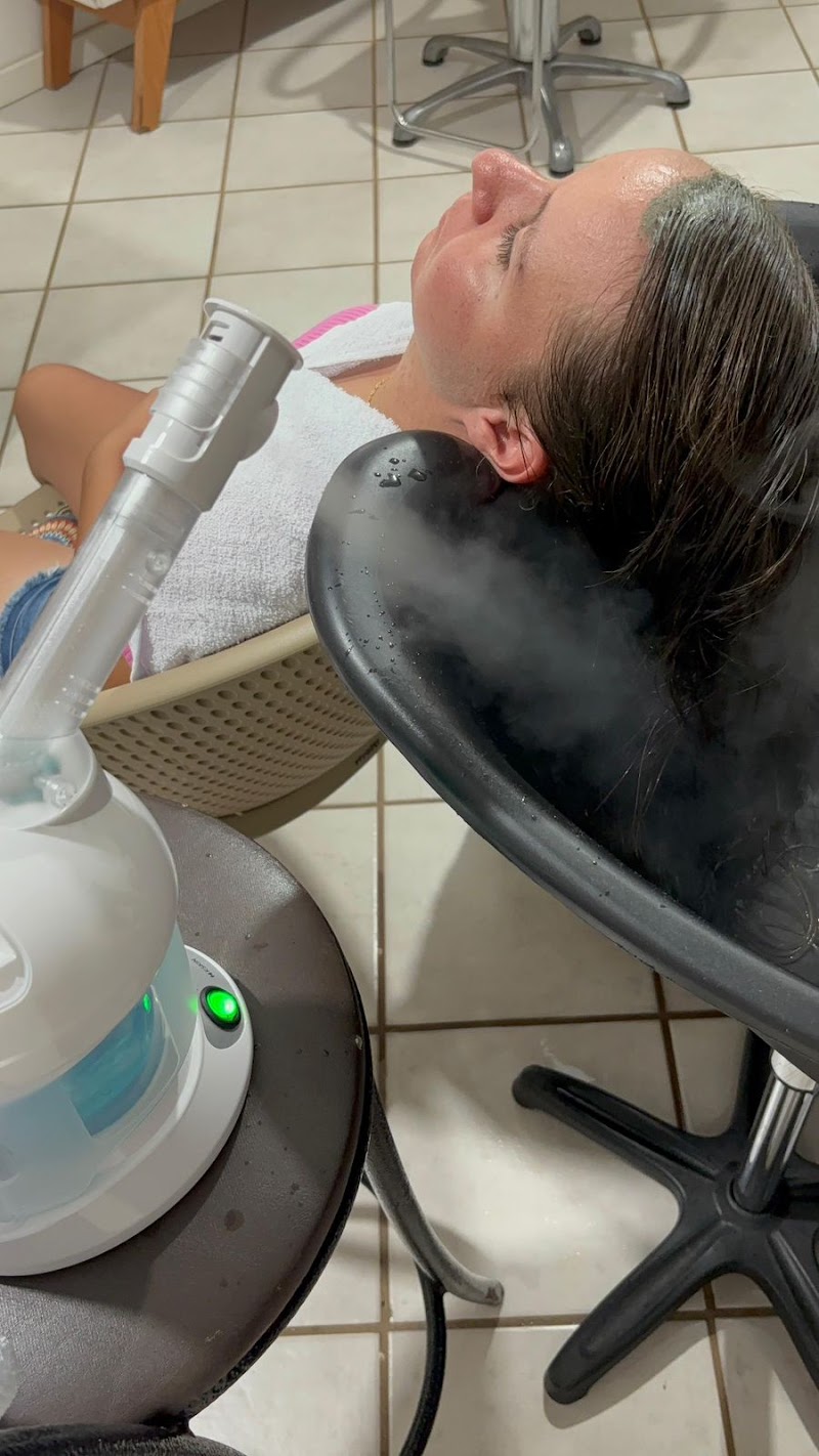 Centro de beleza Luiza Pinhalzinho - Day Spa in Pinhalzinho