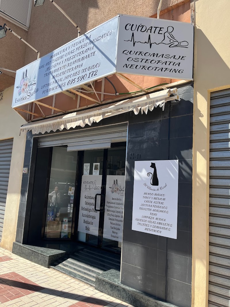 Centro de quiromasaje osteopatia y estetica integral Sylvia Vélez-Málaga - Day Spa in Vélez-Málaga