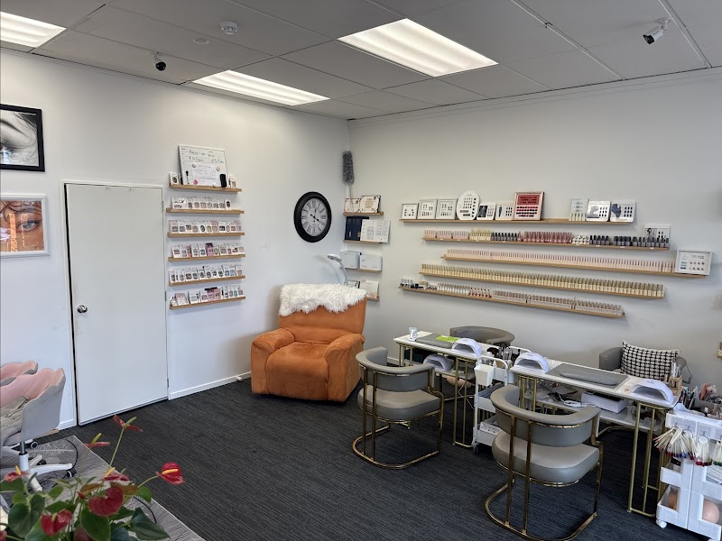 Comfort Zone Massage, Nails, Eyelashes, Facial, Head Spa Wellington - Day Spa in Wellington