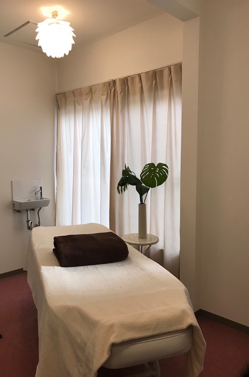 Cosme & Make Plumeria Matsuyama City - Day Spa in Matsuyama City