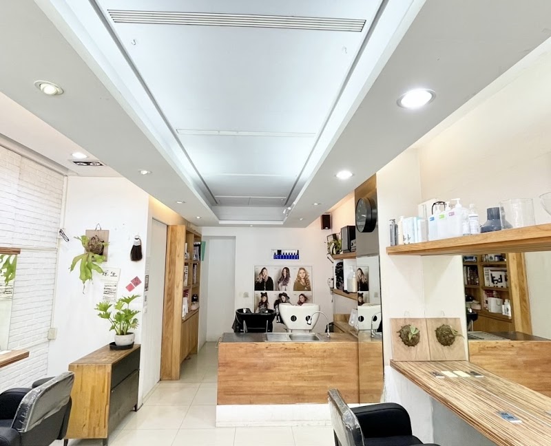 Crazy Haircut Perm and Dye Lukang Township - Day Spa in Lukang Township