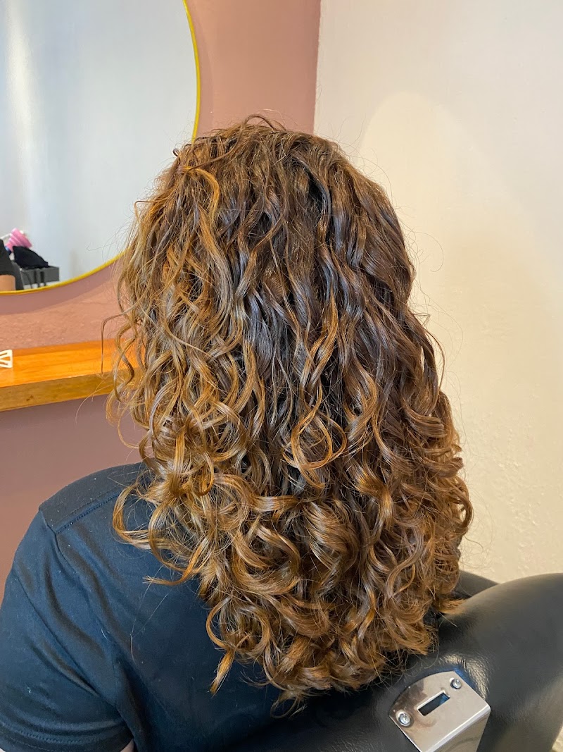 Curly Salon La Tana Antigua Guatemala