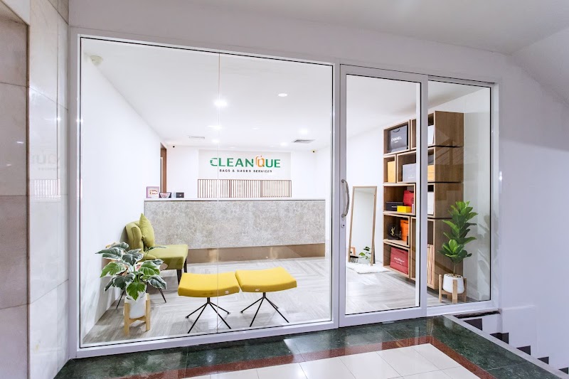 DeeClean Dry Cleaning & Brandname Spa for Bags and Shoes Kalasin - Day Spa in Kalasin