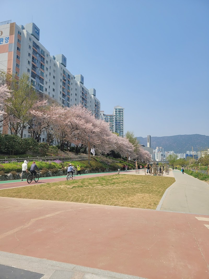 Dongnae Oncheon Busan Metropolitan City - Day Spa in Busan Metropolitan City