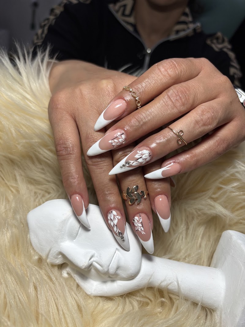 Eclipse nails spa Medellín photo