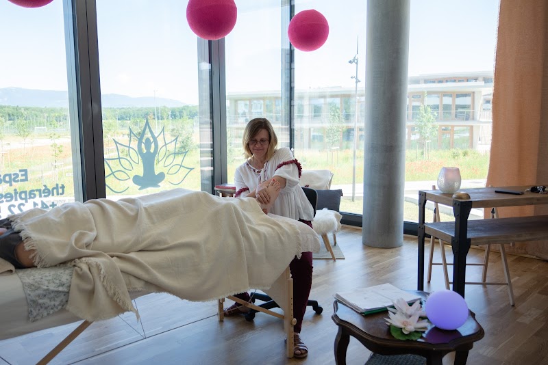 Ela Ravier, Thérapeute en massage, Reflexologue, Professeure de Yoga Meyrin - Day Spa in Meyrin