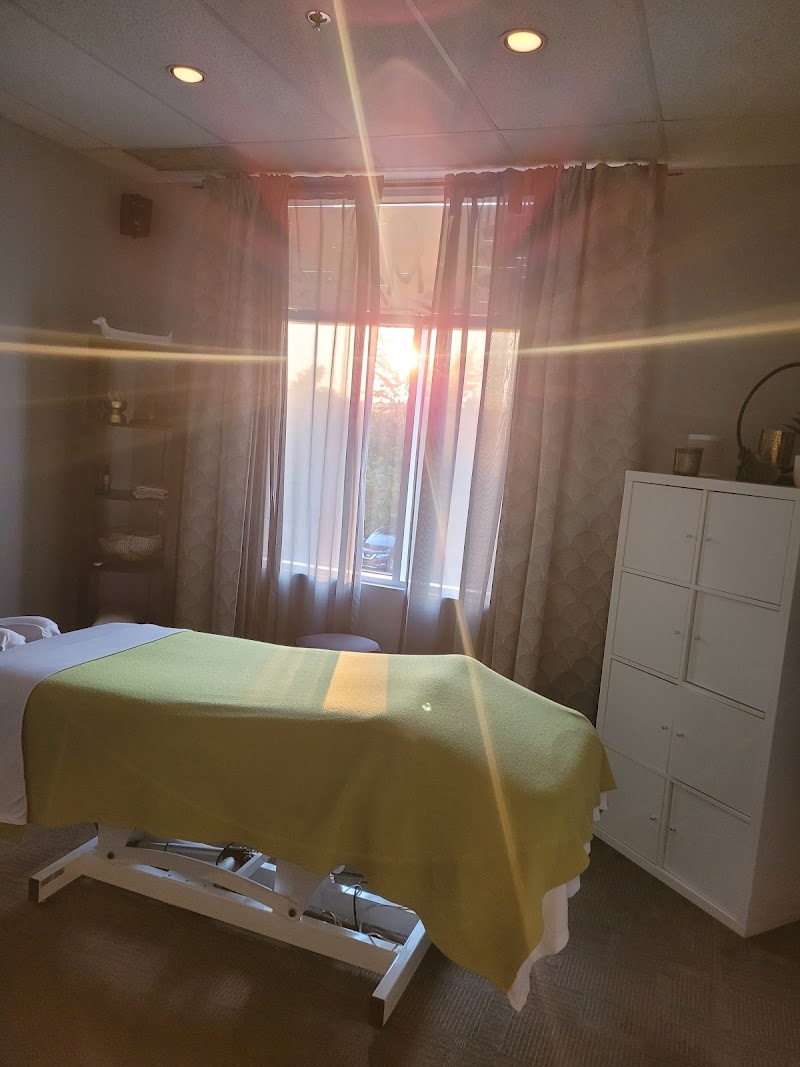 Emmanuelle Asselin Massothérapeute Mascouche - Day Spa in Mascouche