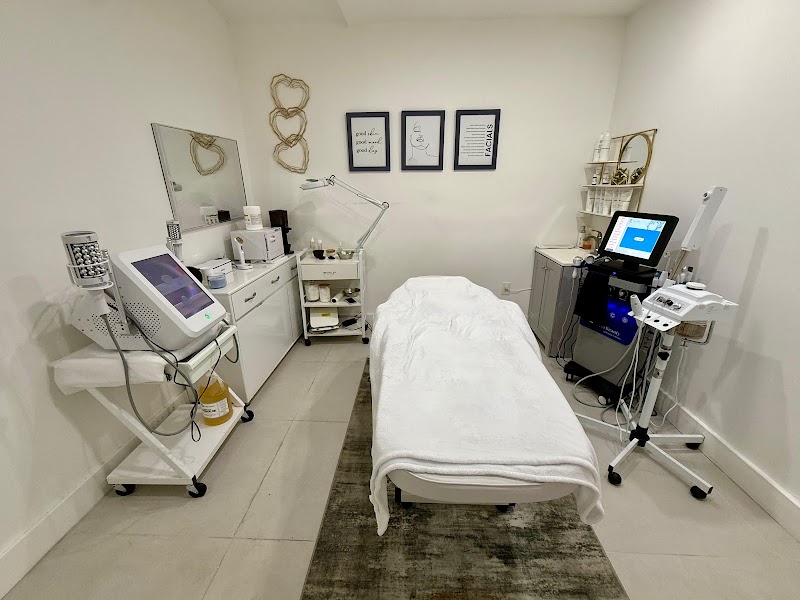 Essence Glow Spa North Miami Beach - Day Spa in North Miami Beach