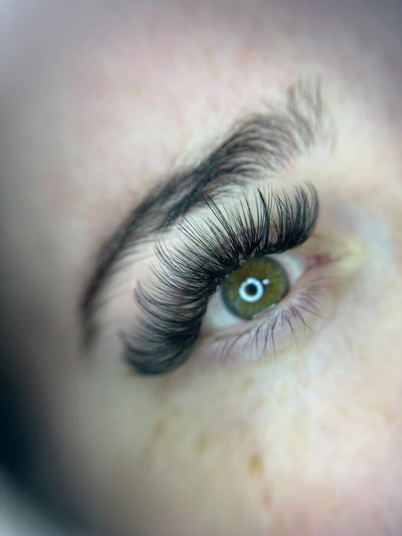 Eye to Eye Eyelash Extensions, Lifting, Lip Tinting Chiang Mai - Day Spa in Chiang Mai