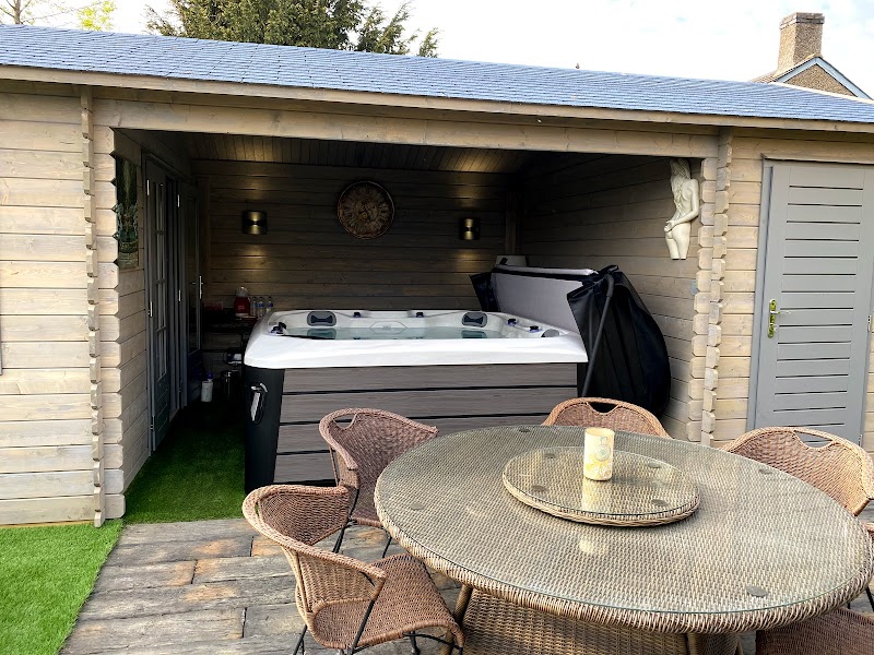 Farmhouse Spas for affordable luxury hot tubs Sandy - Day Spa in Sandy