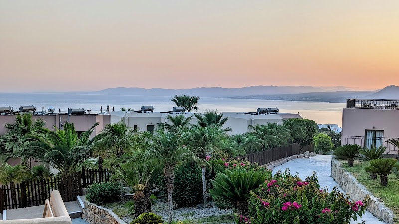 Finas Hotel Sunbath Area Lindos - Hotel Spa in Lindos