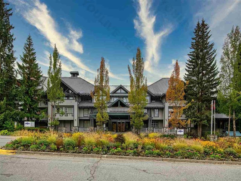 Glacier Lodge & Suites Whistler - Resort Spa in Whistler