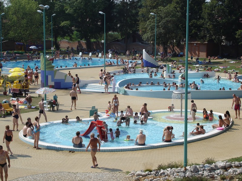 Gyógyfürdő és Rekreációs Központ Barcs - Day Spa in Barcs