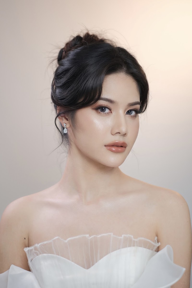 Hat Yai Makeup Artist Bridal and Graduation Hair by Linly Makeup - Day Spa in Hat Yai