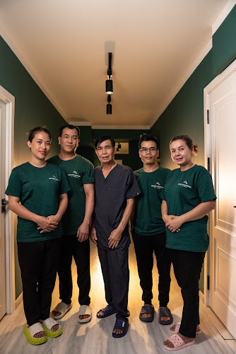 Healing Massage by Victoria Toshkent