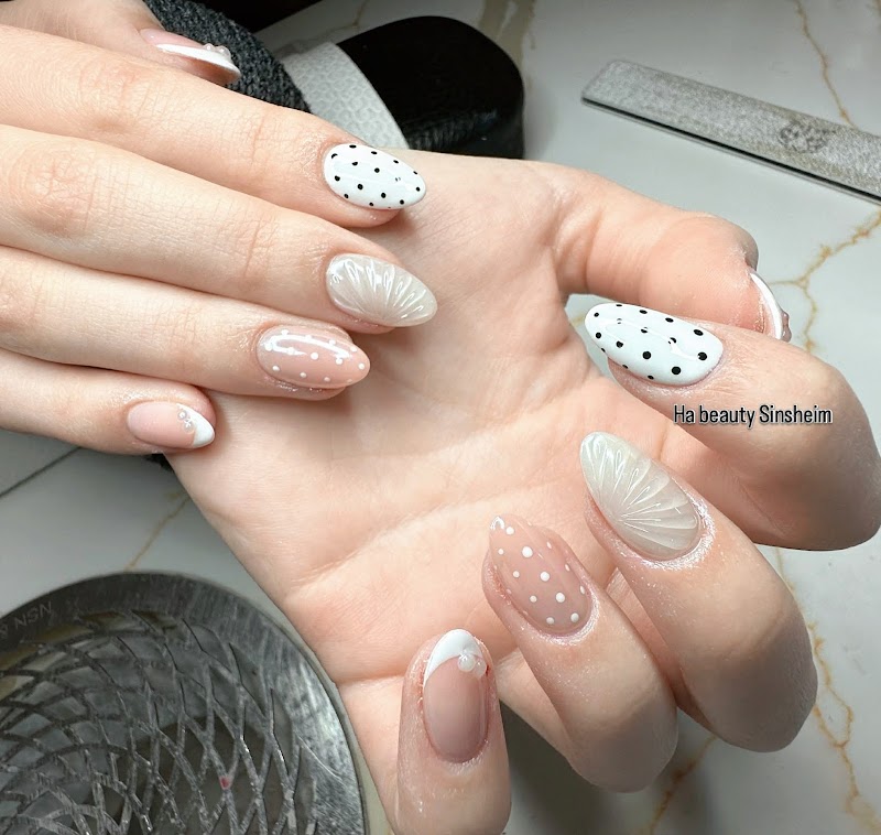 Helena Nails Sinsheim - Day Spa in Sinsheim