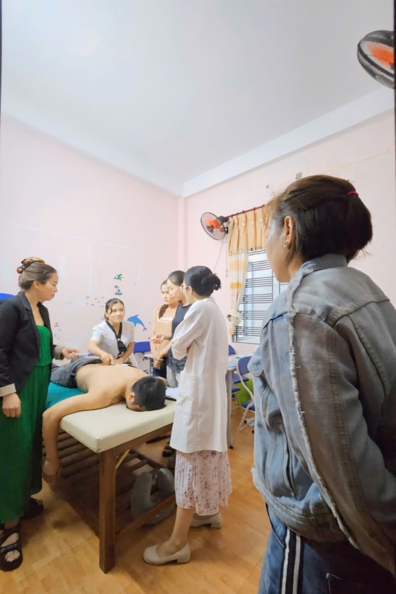 Học Chứng chỉ Xoa bóp bấm huyệt - Vật lý trị liệu tại Đà Nẵng - Day Spa in Đà Nẵng