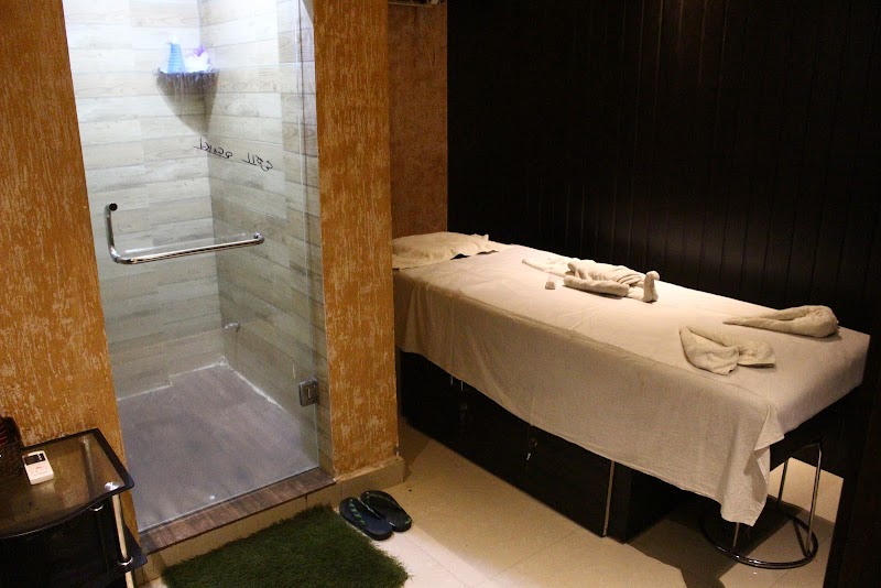 Honey Bee Spa Karuizawa Acupuncture Clinic Kitasaku District, Karuizawa Town - Day Spa in Kitasaku District, Karuizawa Town