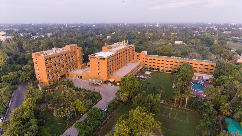 Hotel Clarks Shiraz, Agra - Hotel Spa in Agra