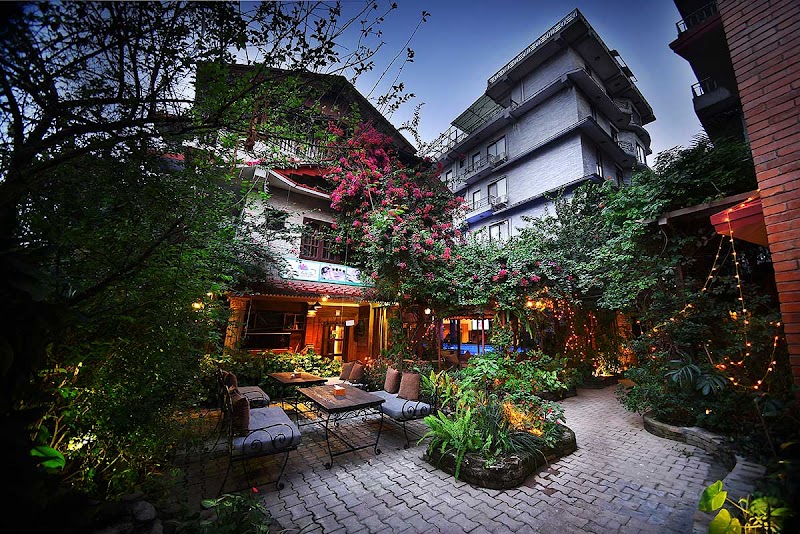 Hotel Middle Path & Spa - Hotel in Pokhara