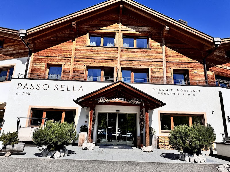 Hotel Passo Sella Dolomiti Mountain Resort Dolomites - Resort Spa in Dolomites