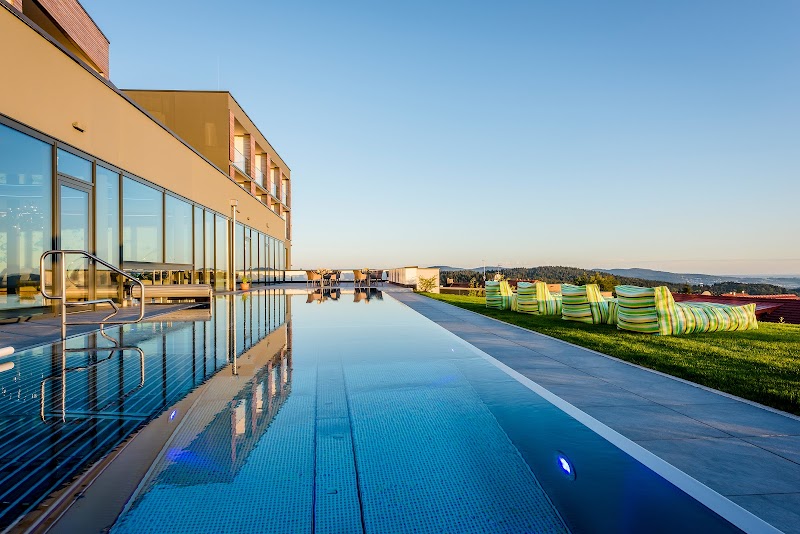 Hüttenhof - Wellnesshotel & Luxus-Chalets - Bayerischer Wald Linz - Medical Spa in Linz