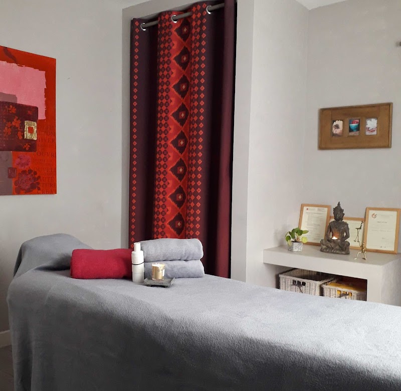 Jenny, praticienne massage bien-être Fontaine-le-Comte - Day Spa in Fontaine-le-Comte