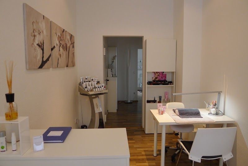Kosmetikinstitut hautschön Frankfurt am Main - Day Spa in Frankfurt am Main