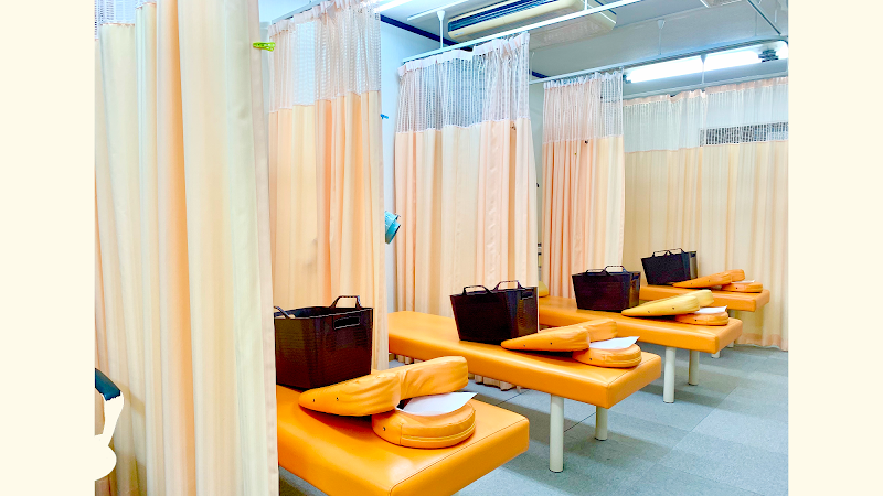 Kotsukotsu Acupuncture Massage Clinic / Kotsukotsu Osteopathic Clinic Tsurumi Ward, Yokohama City - Day Spa in Tsurumi Ward, Yokohama City