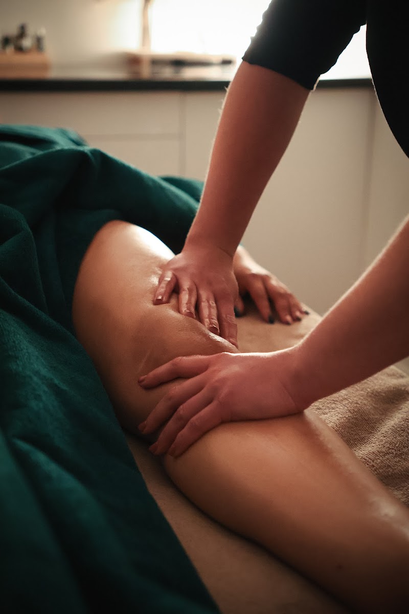 L'émeraude Salon de Bien-être privatif Lorient l Digipuncture l Drainage l Massages Visage et Corps l Soins esthétiques - Day Spa in Lorient