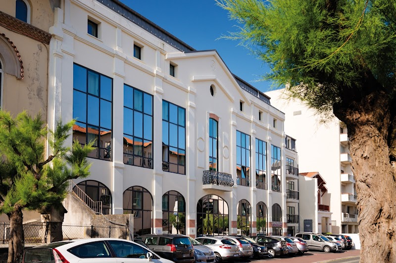 Lagrange Vacances - Les Patios d'Eugénie Biarritz - Hotel Spa in Biarritz