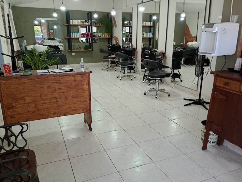 Laine Cabeleireira Nova Era - Day Spa in Nova Era