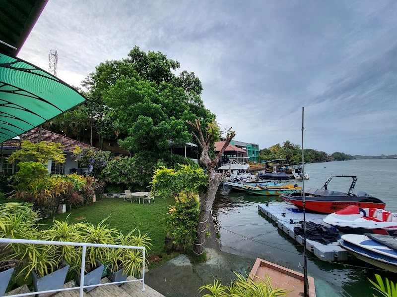 Laluna Hotel & Restaurant Bentota - Resort Spa in Bentota