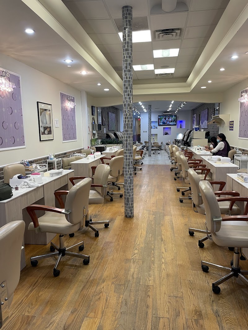 Lavender Tips and Spa Huntington - Day Spa in Huntington