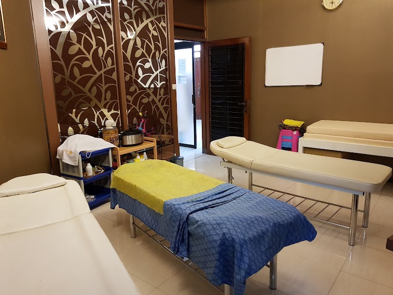 Lotus Salon Spa and Beauty Course Semarang Kota - Day Spa in Semarang Kota