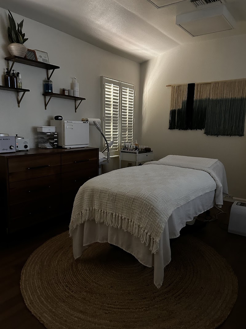 Luxe Skin Bar Palm Springs - Day Spa in Palm Springs