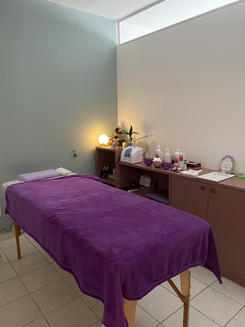 Mariana Jasinski Estética Curitiba - Day Spa in Curitiba