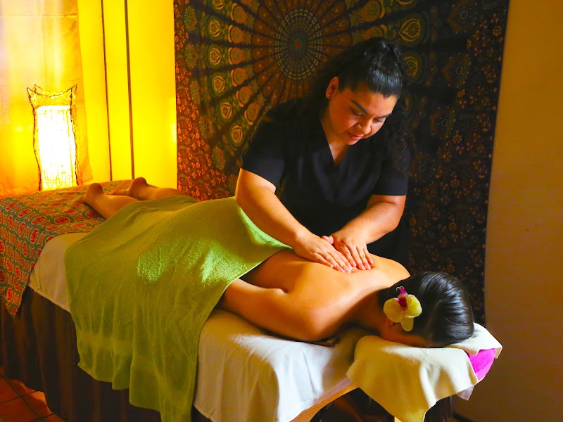 Masajes Renueva Salud (massage therapist) San José