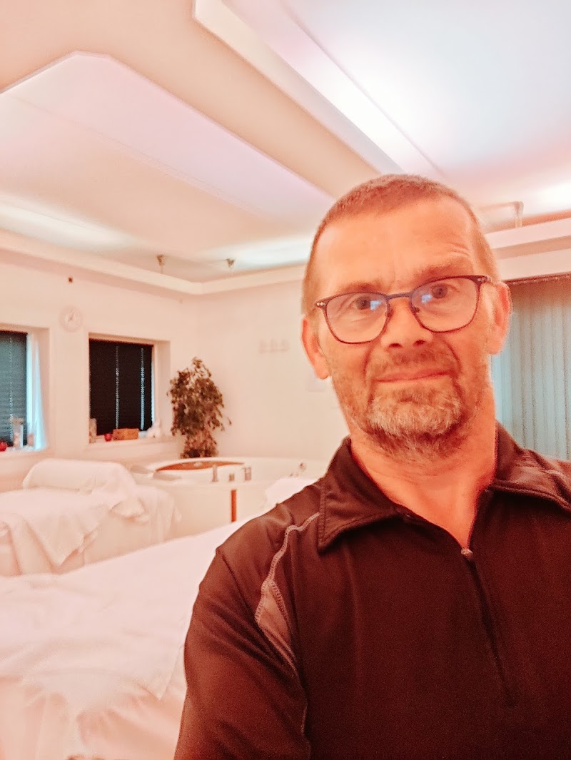 Massør / kropsterapeut i Løgstør  Hans Kristian Tarp - Day Spa in Løgstør