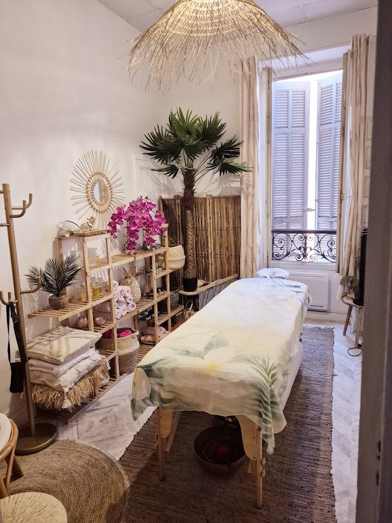 Massage bien-être californien et suédois Laurina Beauty marseille Marseille - Day Spa in Marseille