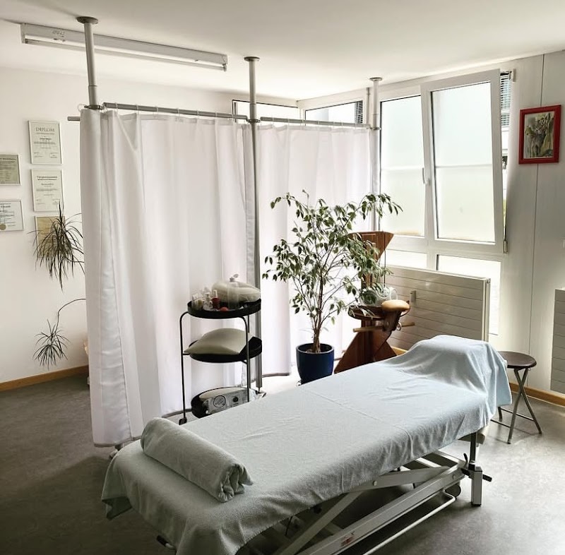 Medizinische Massagepraxis Nicole Wälchli, Masseurin in Schönbühl Urtenen-Schönbühl - Day Spa in Urtenen-Schönbühl