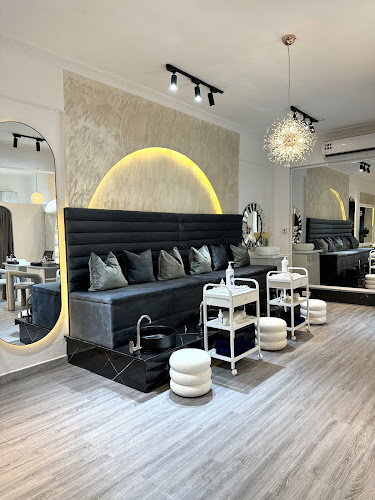 Mirrors Spa Adenta - Day Spa in Adenta