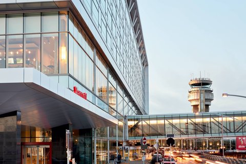 Montreal Airport Marriott In-Terminal Hotel - Hotel Spa in Montreal